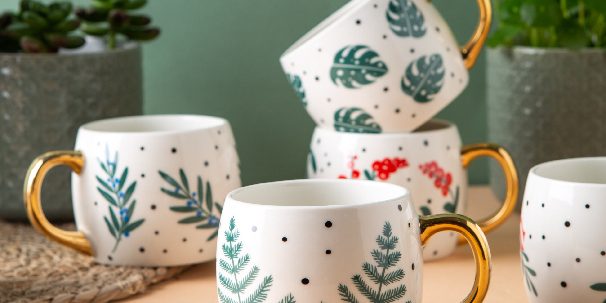 Creative 2025 ceramic mug with flower design
