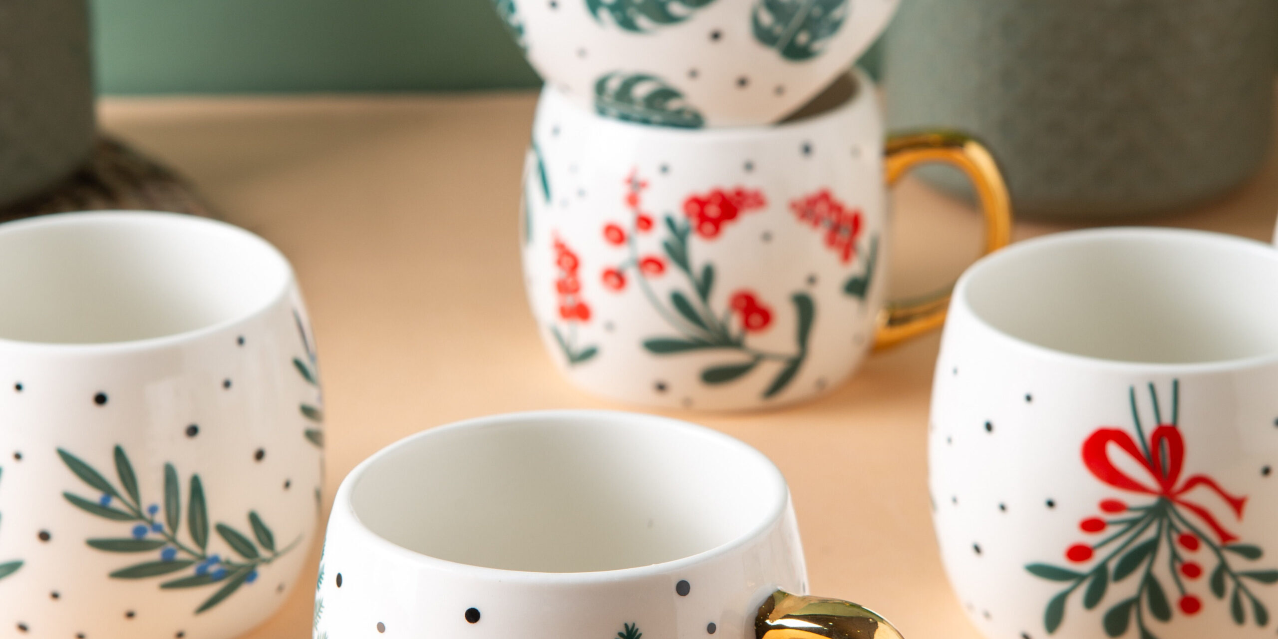 Creative 2025 Ceramic Mug Flower Design Stoneware Coffee Cup (6) Creative 2025 ceramic mug with flower design