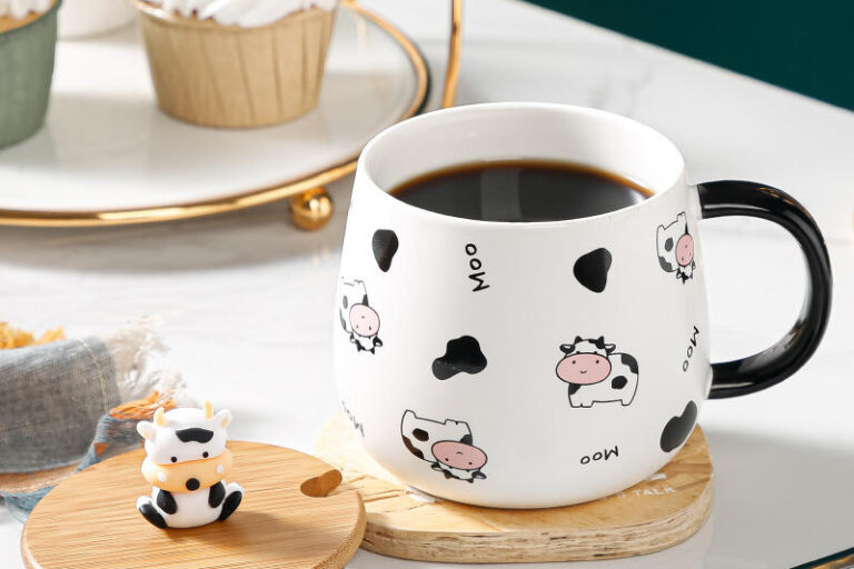 ceramic coffee mug with lid and spoon