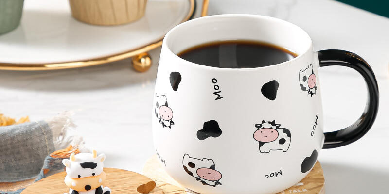 ceramic coffee mug with lid and spoon